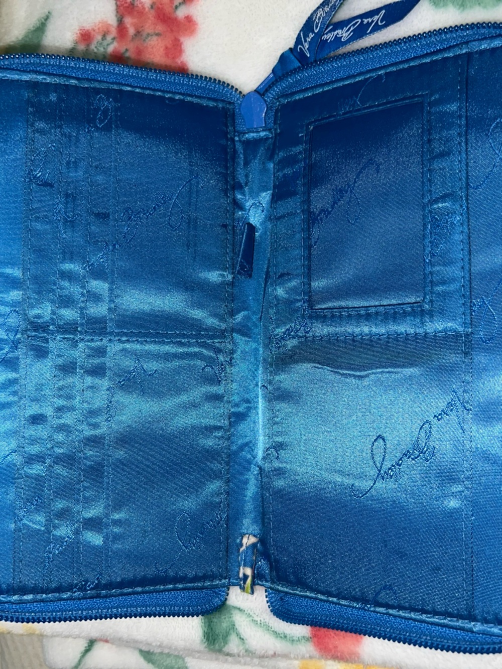 Vera Bradley blue Paisley Quilted Zipper around wallet - Picture 3 of 4